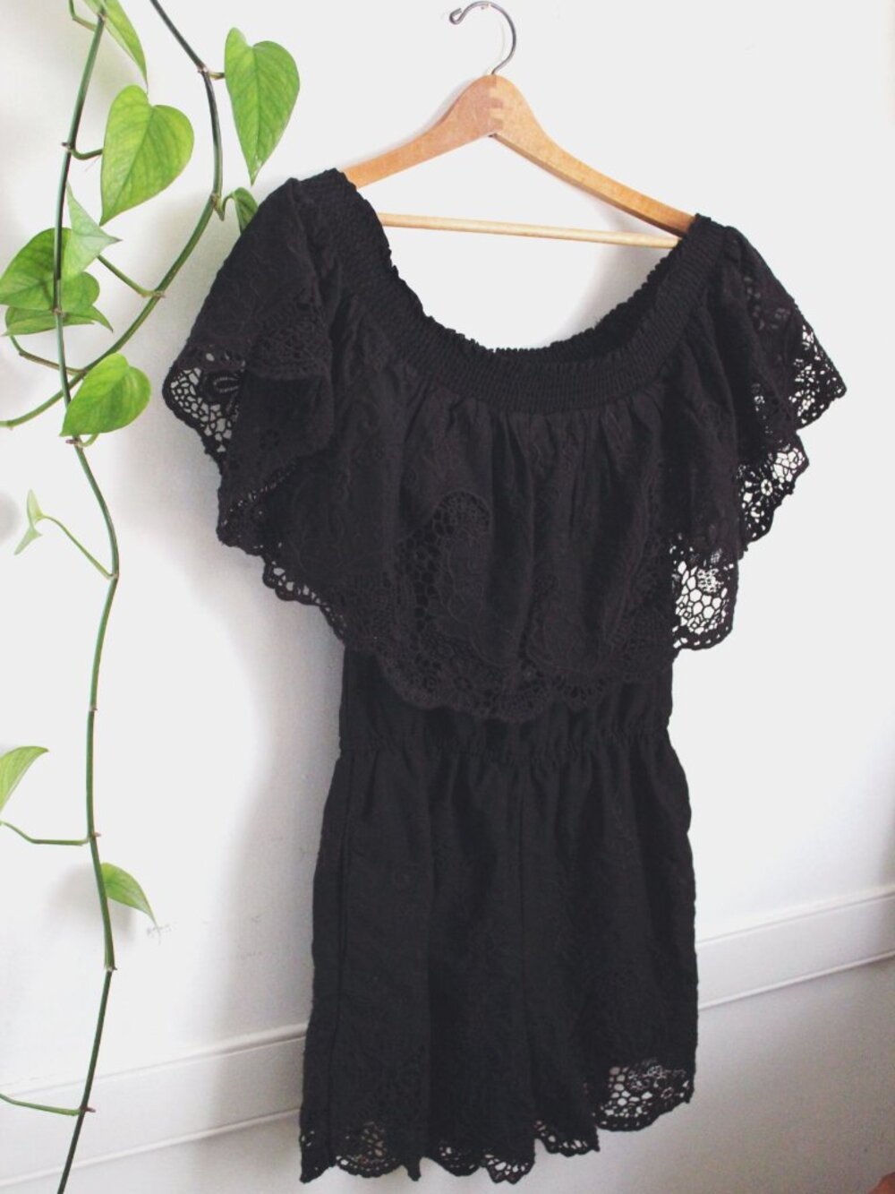 Abercrombie & Fitch Black Off-Shoulder Crochet Lace Romper Small Whimsigoth - Picture 8 of 9